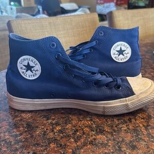 HIGH TOP CONVERSE - Men’s 10.5 Women’s 12.5